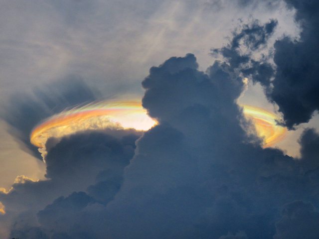 Fenomena Langit Seperti UFO di Ngawi ini menggegerkan [ plus video ] pertamax7.com