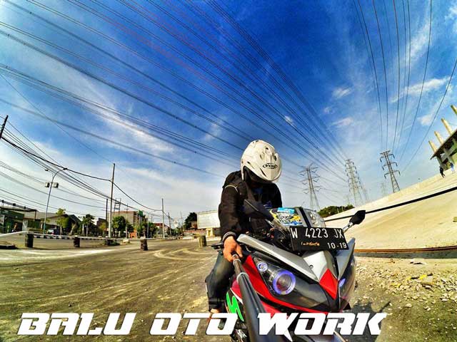 Modifikasi Yamaha YZF-R15 ala Motor Kamen Rider W oleh 